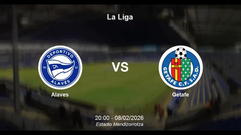 Cầu thủ Alaves và Getafe tranh chấp trên sân